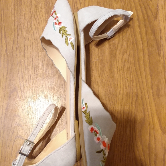 NWOT Qupid embroidered flats - Picture 5 of 6